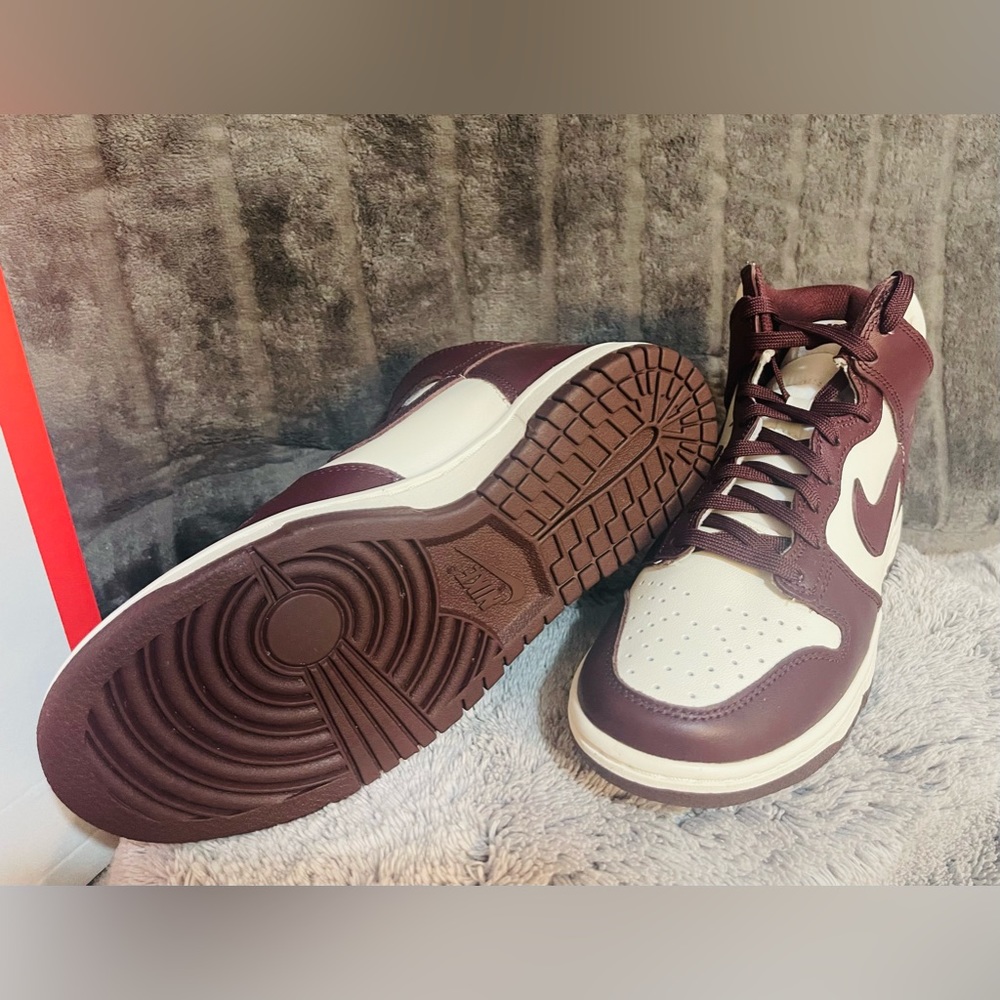 Nike Dunk size 6.5 Athletic